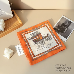 Fazzoletto Quadrato Piccolo Carriage 70x70Cm 38G, Sciarpa alla Moda per Donna, Accessorio - Product Image 3