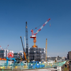 Grúa Torre Articulada Hammerhead de 32 Toneladas QTZ500-8530 con Motor de Alta Eficiencia, Altura Máxima de Elevación de 350 m y Alcance de 85 m - Product Image 3