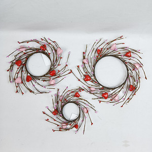 ハート型の装飾リース ドア 壁掛け バレンタインデー ギフト オーナメント 窓掛け 赤いハートリース - Product Image 3