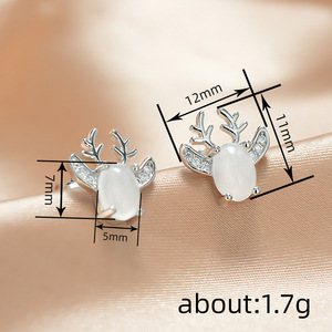 Orecchini a Perno a Forma di Renna Natalizia per Donne, Design Minimalista e Carino, Accessori per Feste e Regali - Product Image 6
