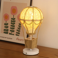 Lampe de table créative en rotin en forme de montgolfière, veilleuse pour chambre d'enfant, lumière chaude LED à intensité variable, alimentée par piles