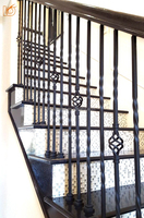 Vente en gros personnalisé solide carré double ruban torsadé et double papillons balustres en fer forgé rampe d'escalier
