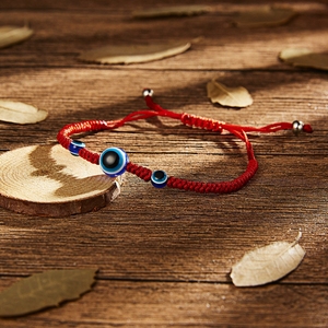 Bracelet ajustable fait main en fil de soie rouge avec breloque main de Fatima et œil <span class=keywords><strong>turc</strong></span> bleu contre le mauvais œil, bijoux pour femme - Product Image 3