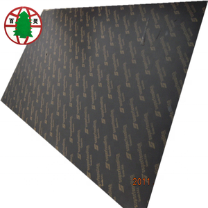 Contrachapado de película negra de 18mm 1220*2440 Estilo industrial E1 Material principal estándar Abedul para construcción y uso marino - Product Image 2