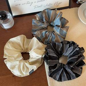 Lot de scrunchies XL en coton à rayures superposées, élastiques pour cheveux, accessoires de coiffure, motif à carreaux et fleurs - Product Image 2