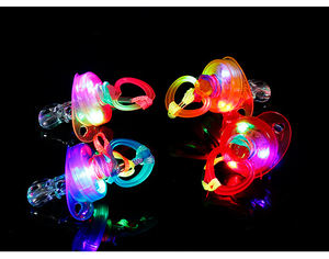 Pafu brilla en la oscuridad fiesta divertida favores LED chupete silbatos parpadeantes con cordón que brilla en la oscuridad collar de chupete - Product Image 3