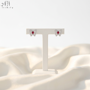 Boucles d'oreilles clous papillon modernes et intemporelles en or blanc massif 14 carats avec rubis et diamants, bijoux raffinés pour occasions spéciales - Product Image 4