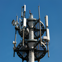Tour Monopôle Compacte YingHao pour Amélioration du Signal LTE Urbain, Légère en Acier Galvanisé, Tube Unique, Durée de Vie 30-50 Ans