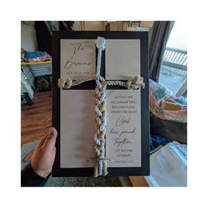 Letrero de Boda con Diseño de Cruz Trenzada y la Frase 'Lo que Dios Unió', Ideal para Ceremonias de Unión - Product Image 5