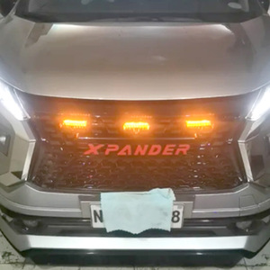 กระจังหน้ามิตซูบิชิ เอ็กซ์แพนเดอร์ สีดำเงา ผลิตจากพลาสติก ABS พร้อมไฟ LED สีเหลือง สำหรับรุ่นปี 2022 2023 2024 2025 2026 - Product Image 5