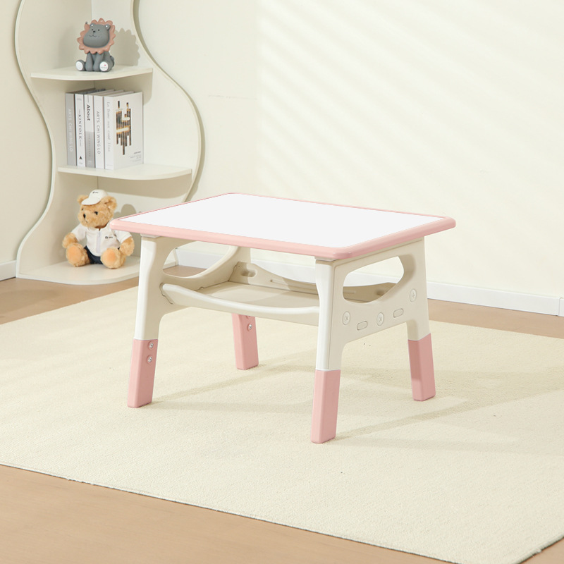 Pizarra blanca con mesa de hojas de begonia rosa.