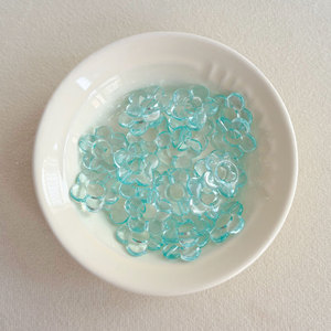 Perles en vrac en acrylique transparent, petites fleurs à cinq pétales creuses, pour la création de chaînes de téléphone DIY, pendentifs, accessoires capillaires et matériaux de bijouterie - Product Image 4