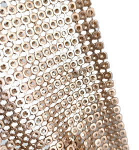 Tissu en maille métallique dorée à sequins - Tissu en maille métallique flexible pour rideaux, nappes et vêtements de mode - Product Image 1