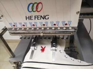 Máquina de bordado de sombreros computarizada, especialista en HEFENG, máquinas de bordado 3D para prendas/sombreros/zapatos - Product Image 5