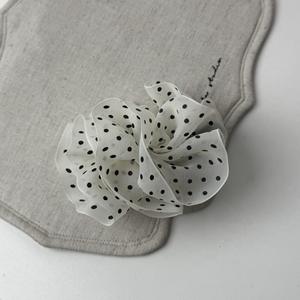 Pince à cheveux élégante à pois en maille, couleur unie, pince banane pour femme - Product Image 3