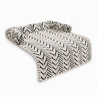 Coussin de canapé pour animaux de compagnie en peluche à chevrons avec rebord de soutien, base antidérapante, tapis de lit en fibre de polyester, garnissage en coton PP, étiquette personnalisée