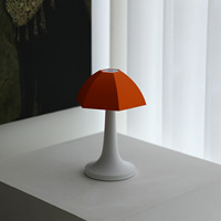 Lampe de table LED moderne en forme de champignon, à piles, avec commande tactile, design petit parapluie pour salon