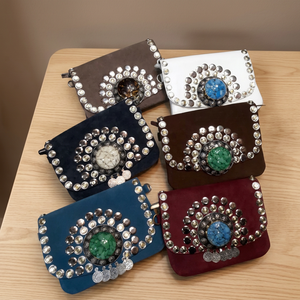 Bolso bandolera de gamuza verde con adornos de piedras turquesa y detalles de flecos, estilo moderno para mujer - Product Image 5