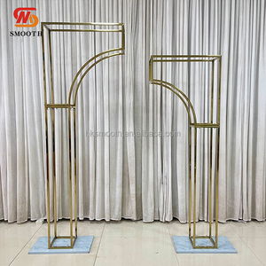 Nouvelle Arche de Mariage en Acier Inoxydable Doré au Design Élégant pour Suspension de Lustre - Product Image 1