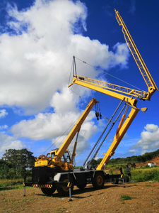 رافعة برجية كهربائية صغيرة متنقلة بحمولة 4 أطنان مع تحكم عن بعد لاسلكي، بيع مباشر من المصنع - Product Image 6