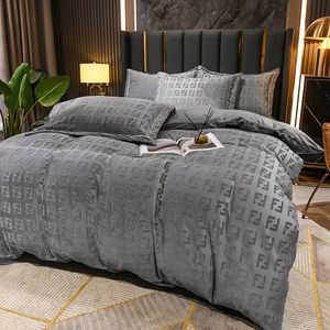 Ensemble de <span class=keywords><strong>housse</strong></span> de couette et taies d'oreiller en velours cristal sculpté, lettres de luxe, <span class=keywords><strong>housse</strong></span> confortable et unie - Product Image 2