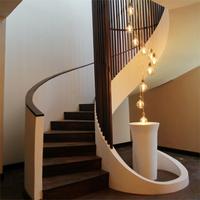 Escalier Courbé de Luxe pour Grande Entrée avec Garde-Corps en Verre et Marches en Bois Massif – Fourniture pour Projet de Mansion Personnalisé