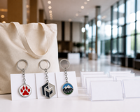 Porte-clés personnalisé en métal émaillé 3D, figurine de personnage de film ou de jeu, badge de merchandising d'anime, porte-clés