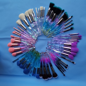 Biểu Tượng Tùy Chỉnh 3 MOQ 10 Cái Lỏng Glitter <span class=keywords><strong>Make</strong></span> <span class=keywords><strong>Up</strong></span> <span class=keywords><strong>Brush</strong></span> <span class=keywords><strong>Set</strong></span> Kim Cương Trong Suốt Tinh Thể Rõ Ràng Xử Lý Trang Điểm Brushes - Product Image 4