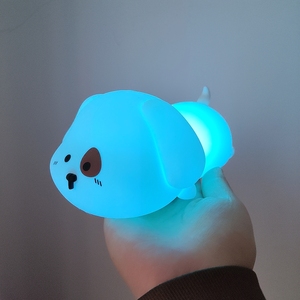 Luz nocturna portátil con sensor de movimiento para cachorros, para niños, de silicona, LED, USB, recargable, con control táctil, para habitación de bebé - Product Image 1