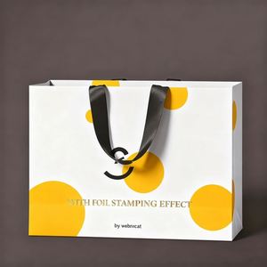 ถุงกระดาษคราฟท์สีน้ำตาลสำหรับช้อปปิ้ง พิมพ์ลายดิจิทัล พร้อมริบบิ้น วัสดุกระดาษแข็งลายนูน สำหรับบรรจุภัณฑ์เสื้อผ้า ของขวัญส่งเสริมการขาย - Product Image 2