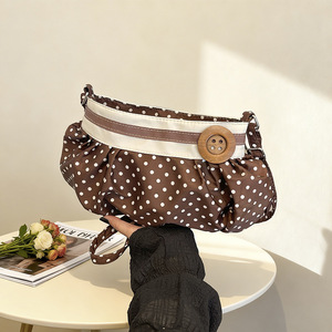 Borsa a Spalla Vintage a Pois da Donna 2026 Nuova con Bottone in Legno, Dettagli Plissettati, Chiusura a Cerniera e Manico Singolo, Portatile - Product Image 1