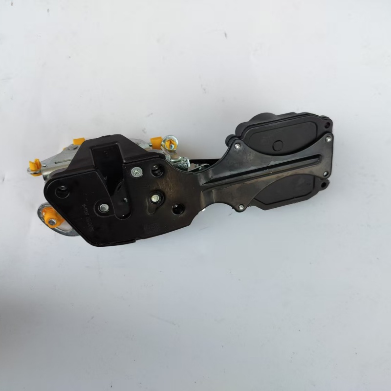 The Central Control Lock and Front Door Lock Car Electric Lock Machine  for Wuling Sgmw Hongguang V Auto Parts Image 3