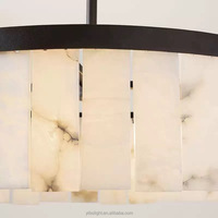 Lustre en pierre naturelle. Lustre en albâtre naturel d'Espagne pour plafond haut. Lustre décoratif moderne en albâtre. Cuivre.