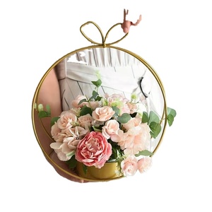 Venta al por mayor de flores geométricas pintadas en oro, cesta de hierro para el hogar y el jardín, decoración de boda, maceta y maceta - Product Image 2