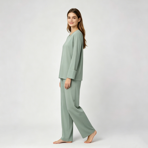 Ensemble de vêtements de détente pour femmes en bambou, pull à col rond et pantalon large, vêtements de détente de qualité supérieure, ensemble durable pour le yoga et le sommeil - Product Image 2