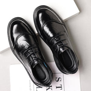 Chaussures habillées en cuir pour hommes - chaussures de mariage formelles de style britannique pour hommes - Product Image 2