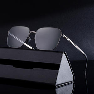 Lunettes de soleil polarisées à monture carrée Hl-8610 pour hommes, monture en plastique noir et métal, verres TAC, protection UV400, utilisation en extérieur - Product Image 3