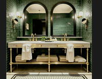 Lavabo console en marbre vert avec design cannelé, pieds en laiton, finition bronze, étagère inférieure, porte-serviettes de vanité en marbre