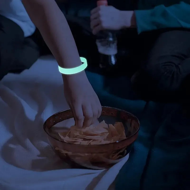 Bracelet promotionnel en silicone de sport de haute qualité avec logo personnalisé Bracelet promotionnel en silicone lumineux qui brille dans le noir