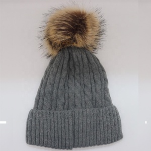 <span class=keywords><strong>Bonnet</strong></span> en tricot gratuit pour femmes avec <span class=keywords><strong>bonnet</strong></span> en acrylique <span class=keywords><strong>baggy</strong></span> Pom Pom en fausse fourrure avec doublure en polaire pour le voyage - Product Image 2