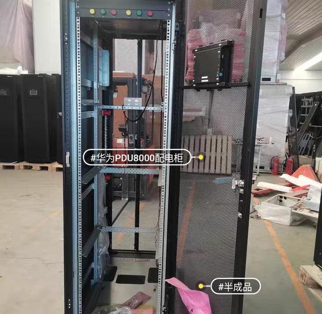 PDU8000 distribution cabinet includes monitoring switch