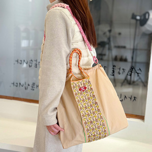 Bolso de Hombro de Gran Capacidad con Correa Única, Estilo Japonés, Impermeable, con Bordado Floral, de Nailon, para <span class=keywords><strong>el</strong></span> Verano 2026 - Product Image 3