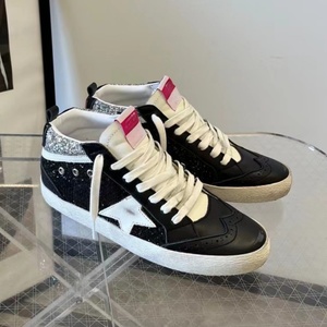 รองเท้าสเก็ตบอร์ดหนังแท้สีดำคุณภาพสูงหรูหราพร้อมเชือกผูก สำหรับฤดูหนาว สไตล์ลำลองและกีฬา เหมาะสำหรับผู้ชายและผู้หญิง - Product Image 4