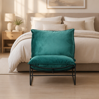 Fauteuil d'appoint confortable à assise profonde en velours, avec structure en fer stable, idéal pour la détente à la maison