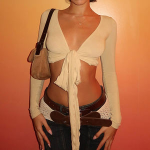 Vente en gros de t-shirts courts en tricot à nœud papillon sexy Y2K pour femmes, coupe ajustée, manches longues, haut de couverture pour filles branchées - Product Image 1