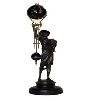 Horloge à bras oscillant avec mécanisme en laiton, mouvement de 72 heures, boule en cobalt bleu de 4 pouces, motif statue antique en bronze d'une élégante dame