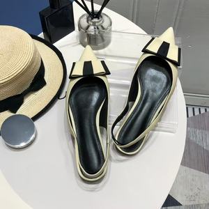 Zapatos de Diseñador de Alta Calidad, Estilo Slip-On, Tendencia de Moda, Cuero Genuino, Antideslizantes, Transpirables, Combinación de Colores Blanco y Negro, Diseño Simple - Product Image 1