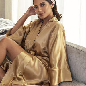 Kimono de demoiselle d'honneur de luxe pour femme, broderie personnalisée en soie de mûrier, vente en gros, robes longues 100% en soie pour femmes - Product Image 1