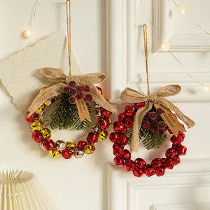 Décoration de porte en métal pour le Nouvel An avec accents en rotin, guirlande de Noël suspendue, scènes élégantes de guirlandes et couronnes - Product Image 2