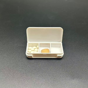 Mini <span class=keywords><strong>boîte</strong></span> <span class=keywords><strong>de</strong></span> rangement <span class=keywords><strong>de</strong></span> pilules en plastique <span class=keywords><strong>de</strong></span> voyage Portable avec 3 compartiments étanche un jour médecine organisateur étui <span class=keywords><strong>de</strong></span> <span class=keywords><strong>poche</strong></span> pour huile <span class=keywords><strong>de</strong></span> poisson - Product Image 4